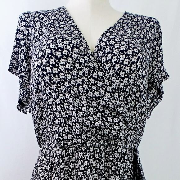 Loft Beach SZ 16 Black White Ditsy Floral Front Wrap Style Dress Tassel Tie - Picture 3 of 6